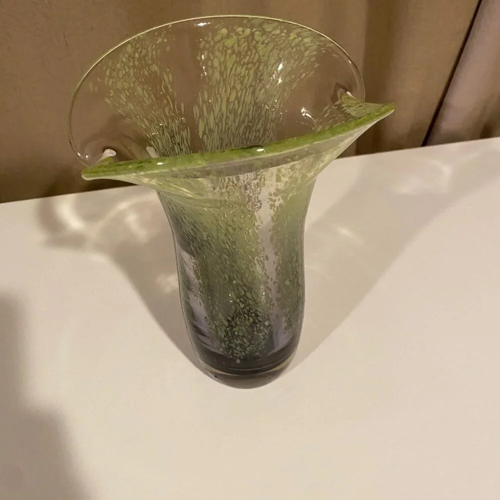 Hand Blown Heavy Glass Tulip Vase Green‎ and Purple 8